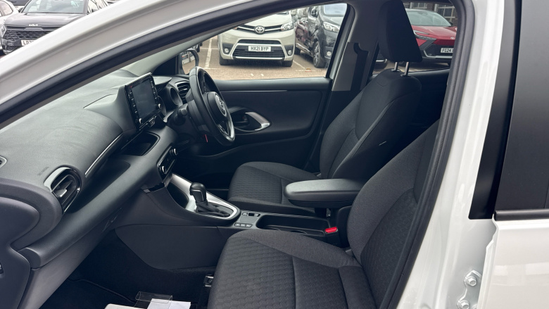 Toyota Yaris 1.5 Hybrid Design 5dr CVT Hybrid Hatchback